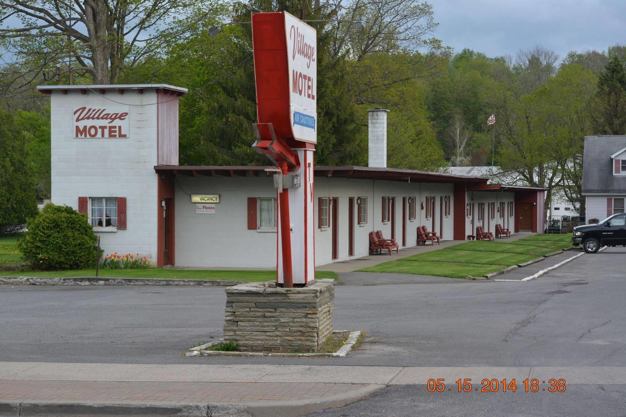 The Village Motel Richfield Springs Экстерьер фото
